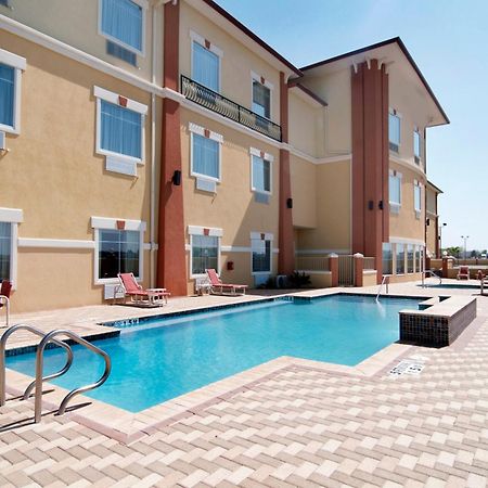 Super 8 By Wyndham Hidalgo At La Plaza Mall & Mcallen Airport Eksteriør billede