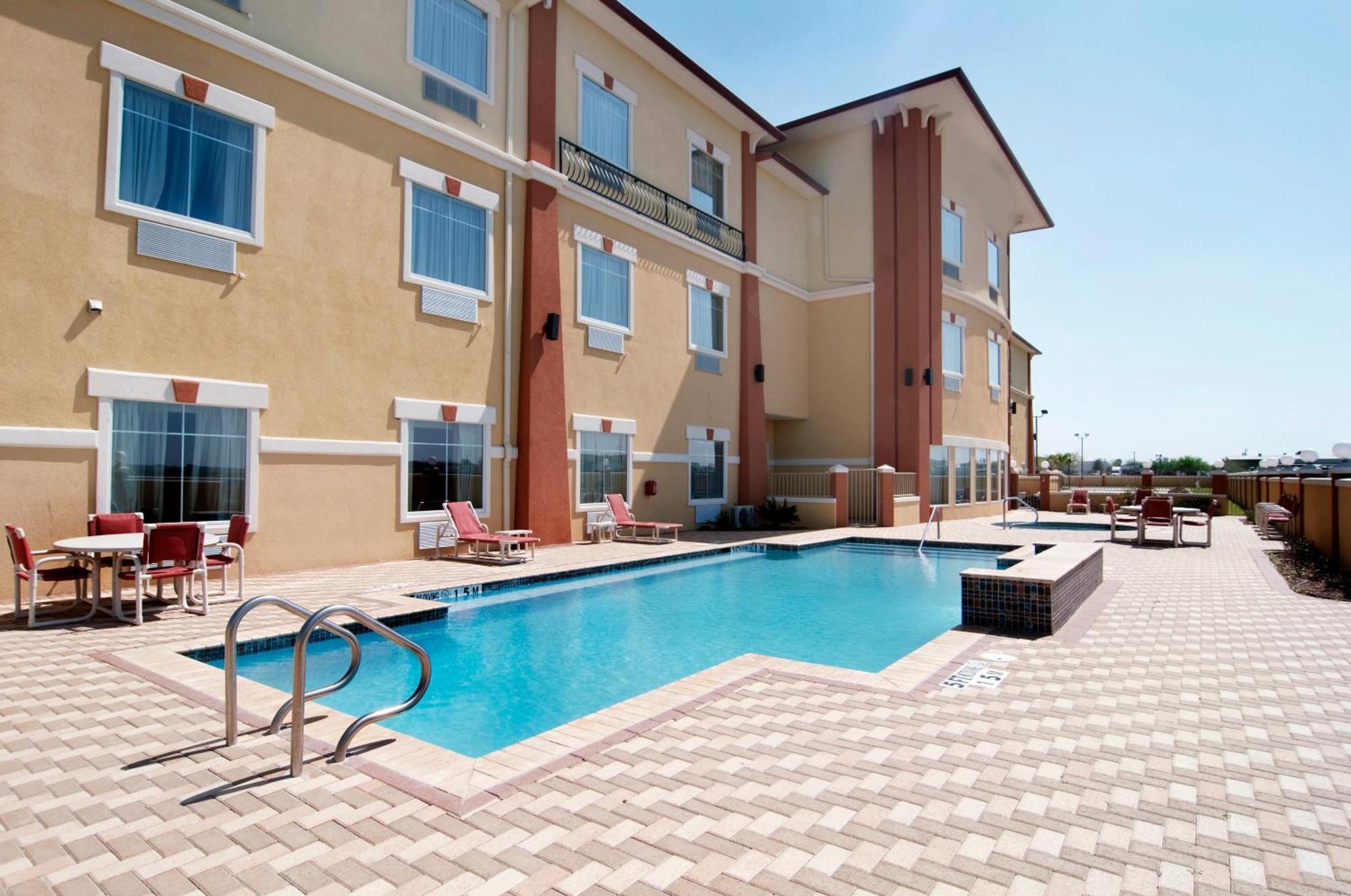 Super 8 By Wyndham Hidalgo At La Plaza Mall & Mcallen Airport Eksteriør billede