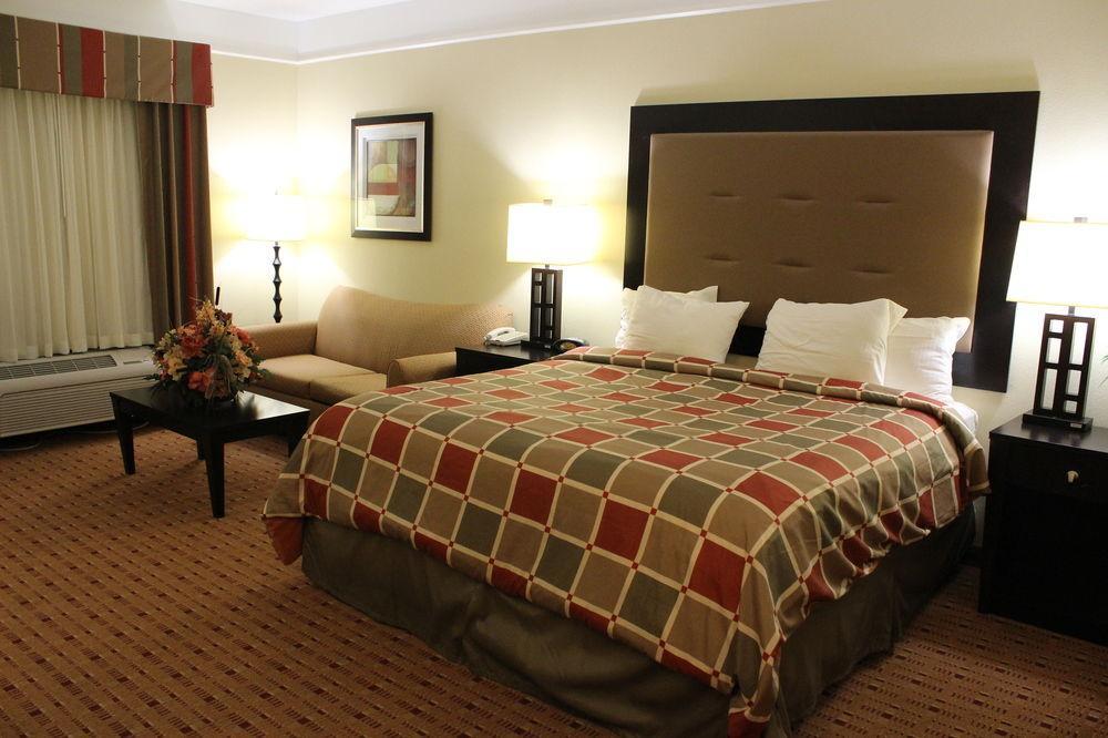 Super 8 By Wyndham Hidalgo At La Plaza Mall & Mcallen Airport Eksteriør billede