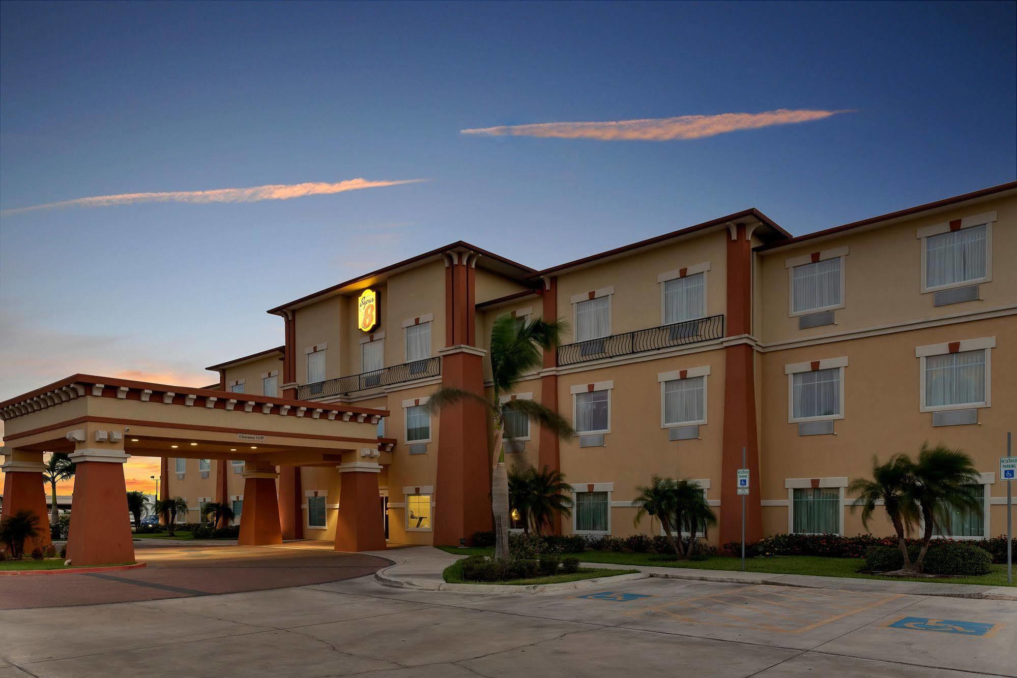 Super 8 By Wyndham Hidalgo At La Plaza Mall & Mcallen Airport Eksteriør billede