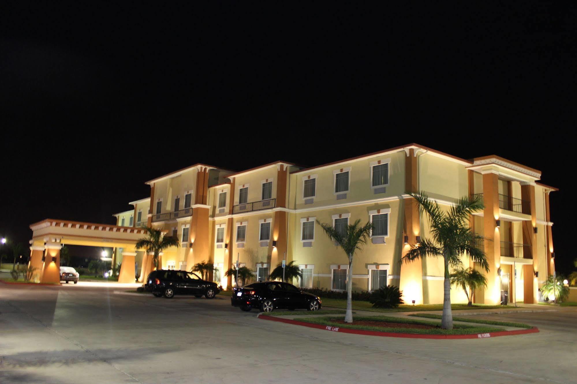 Super 8 By Wyndham Hidalgo At La Plaza Mall & Mcallen Airport Eksteriør billede